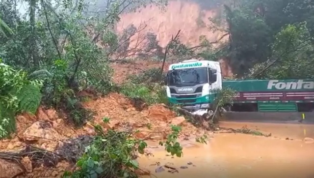 Rodovias de SC seguem com interdições após seis dias bloqueadas pela chuva