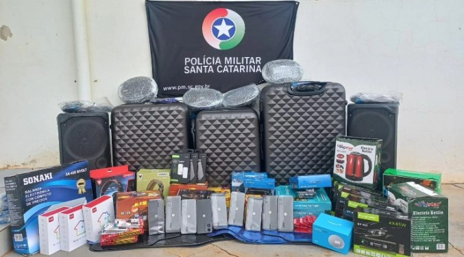 Polícia apreende eletrônicos durante abordagem na SC-157