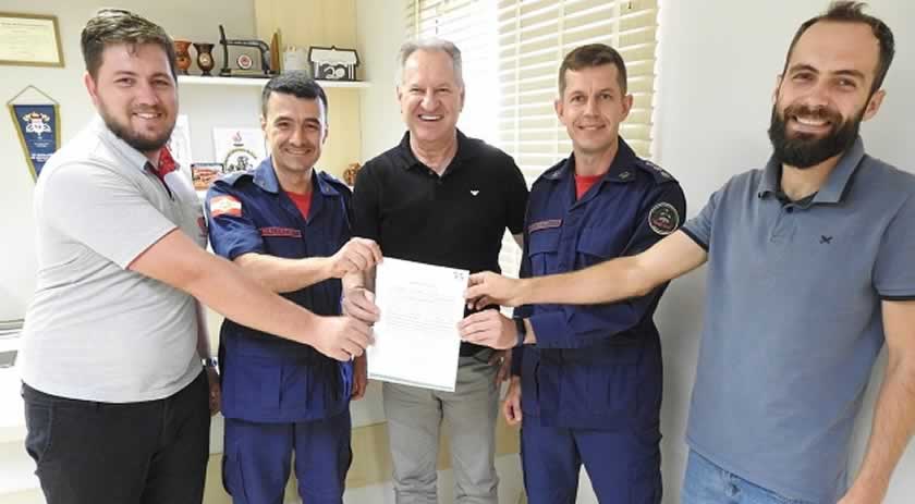 Prefeito entrega Ordem de Serviço para obras no 12º BBM