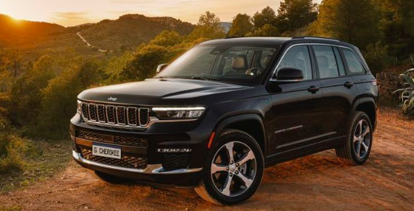 Jeep confirma segundo modelo híbrido no Brasil: Cherokee 4Xe