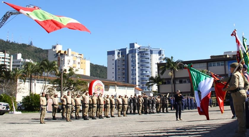 Polícia Militar e Corpo de Bombeiros de Santa Catarina realizam promoção de oficiais e praças