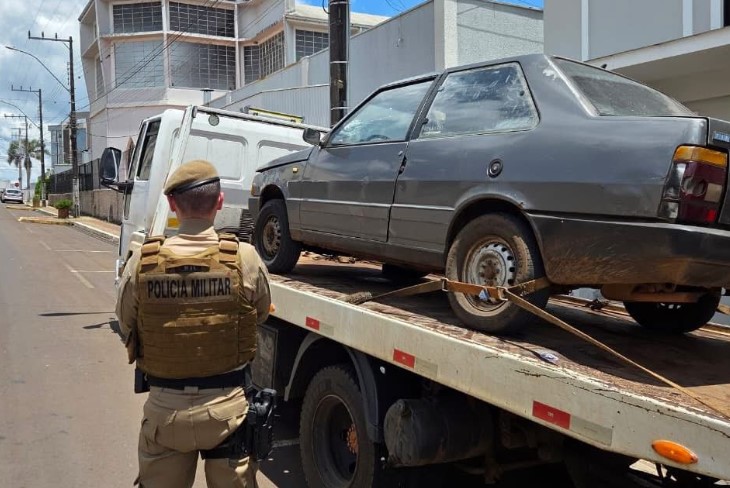 Carro com R$ 15 mil em débitos é apreendido