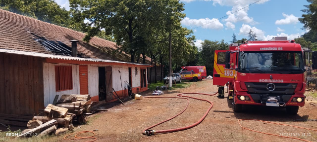 Bombeiros controlam incêndio em aviário
