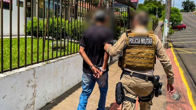 Homem embriagado vai até a PM realizar denúncia, sai dirigindo e acaba preso