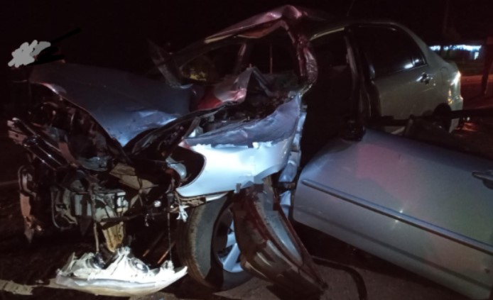 Homem fica ferido após colisão com trator