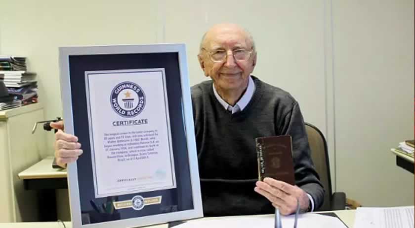 Catarinense quebra o próprio recorde e completa 85 anos trabalhando na mesma empresa