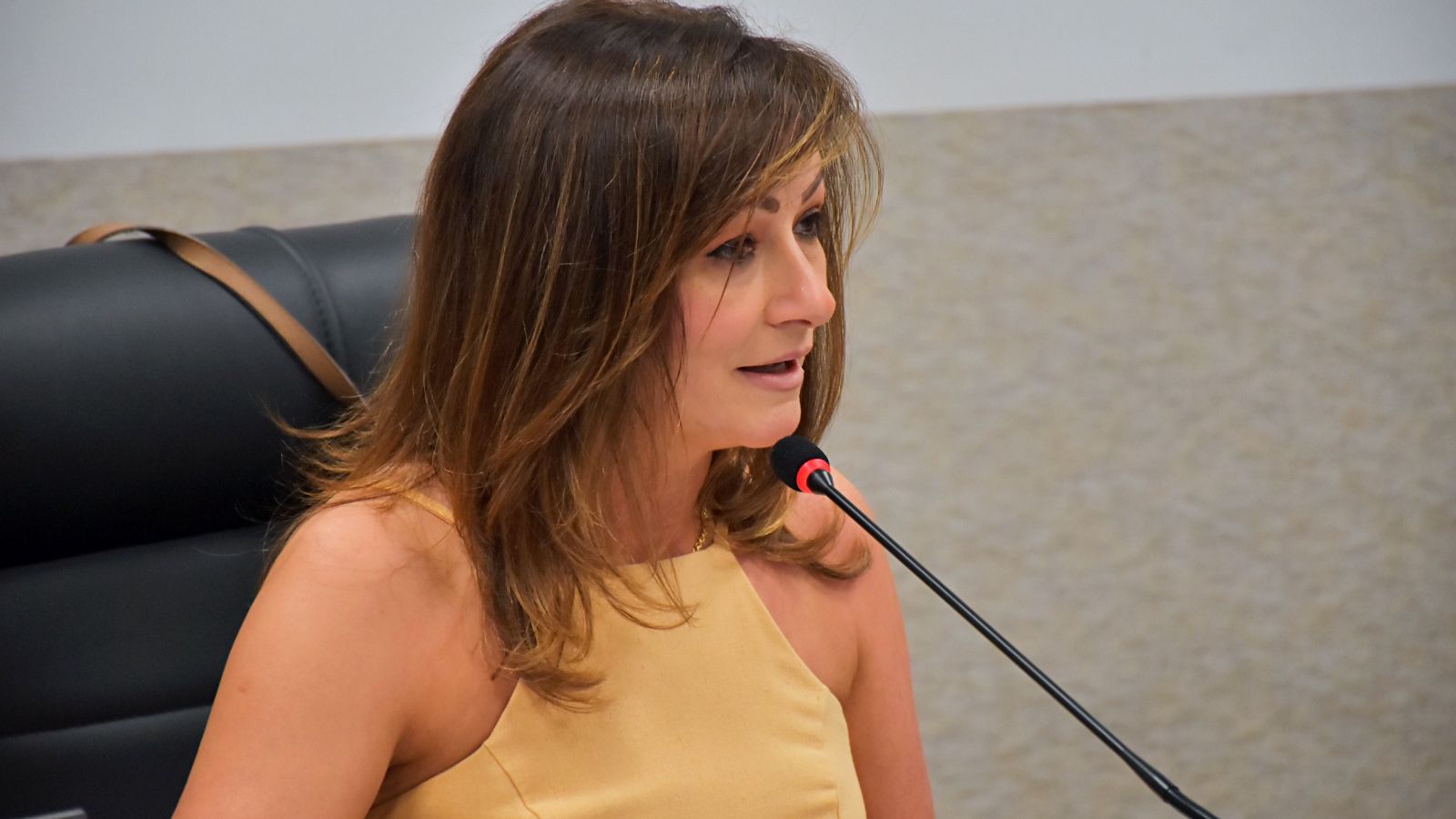 Moção de Cris Zanatta pede criação de centro de apoio psicológico no município