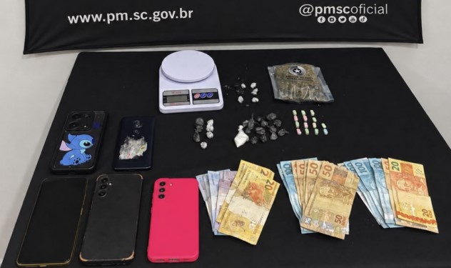 Polícia Militar prende quatro pessoas e apreende drogas durante operação