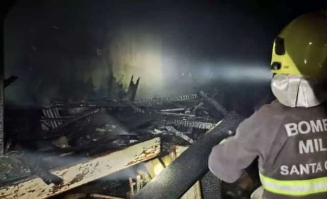 Homem tenta salvar cachorro em incêndio e morre em SC