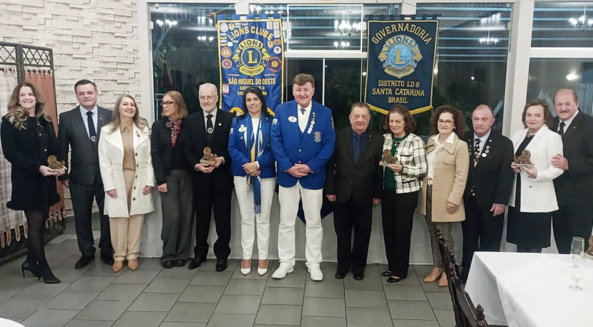 Num evento festivo, Lions Clube empossa nova diretoria