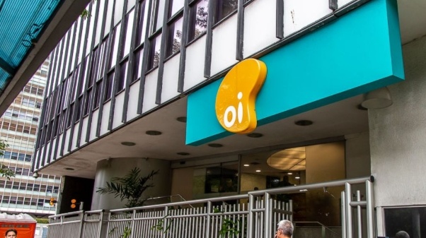 Falência da Oi: 800 trabalhadores paralisam atividades por falta de pagamento de salário