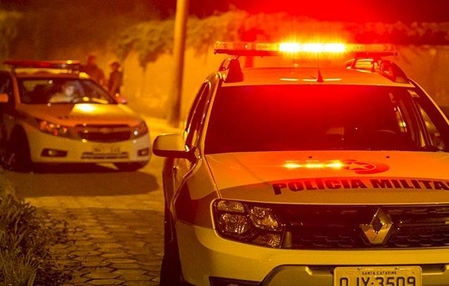 Jovem é presa com 50 pedras de crack em bairro