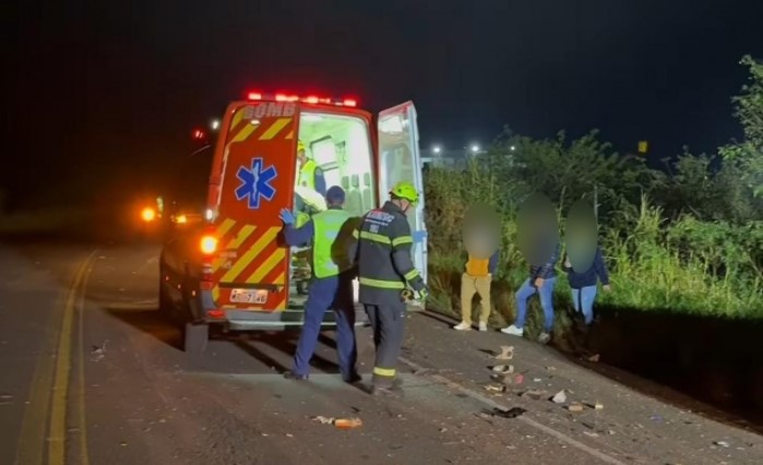 Colisão entre carro e carreta deixa dois feridos na BR-282