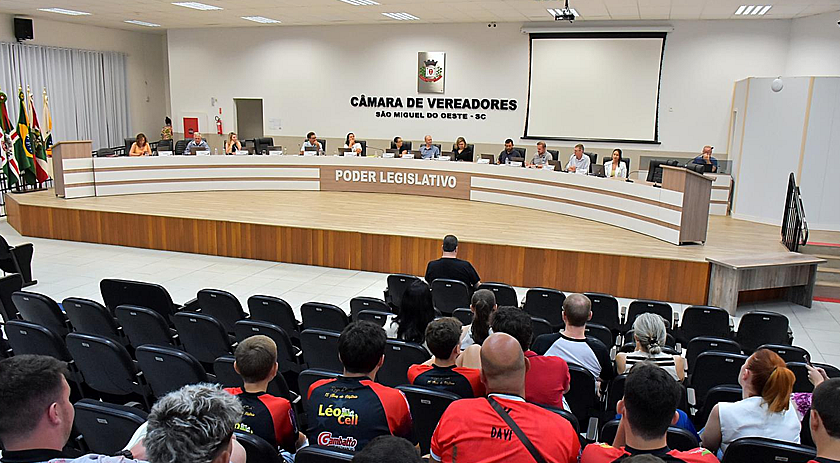 Vereadores aprovam projeto alterando tabela do ISS e propostas em segundo turno