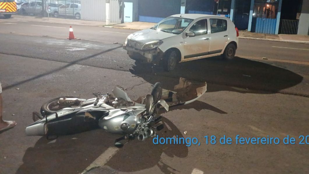 Colisão frontal entre moto e carro deixa dois feridos