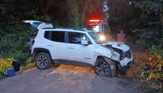 Motorista fica ferido após carro sair da pista no Oeste de SC
