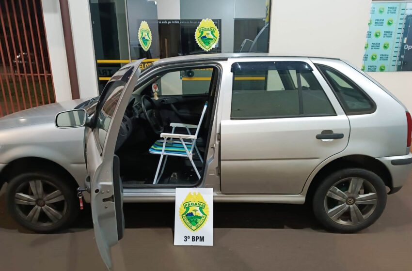 Motorista embriagado é preso após ser flagrado conduzindo Gol com cadeira de praia no lugar do banco