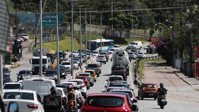 Feriadão promete trânsito intenso e 1 milhão de veículos nas rodovias de SC