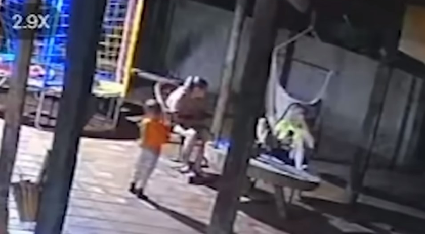 Criança de 2 anos pega arma do pai, atira acidentalmente e mata mãe em MS