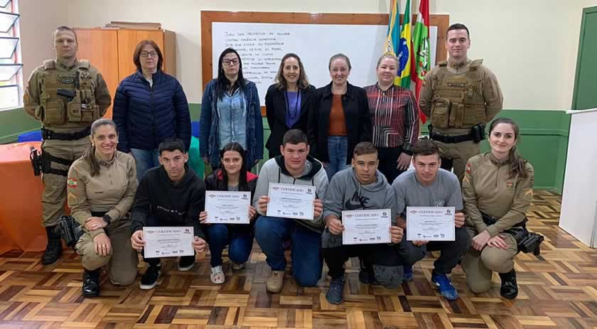 Primeira turma do projeto Protetores do Lar é formada