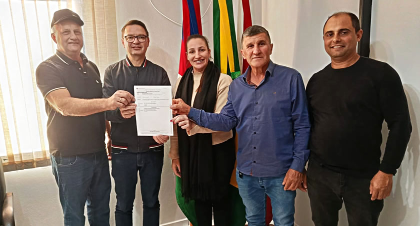 Município recebe emenda para pavimentação de ruas