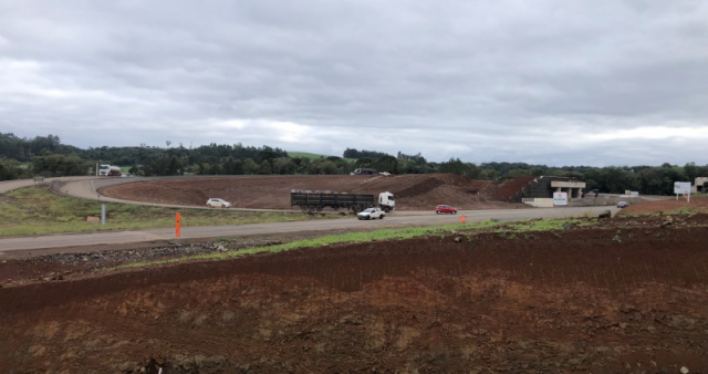 Obras no entroncamento das BRs 158 e 282 modificam o trânsito nesta segunda e terça