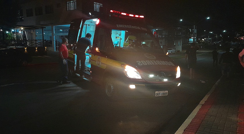 Motoboy fica ferido em colisão com veículo no centro da cidade