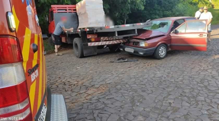 Mulher fica ferida em acidente de trânsito no parque industrial