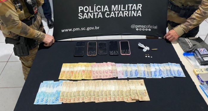 Polícia Militar prende casal por tráfico de drogas