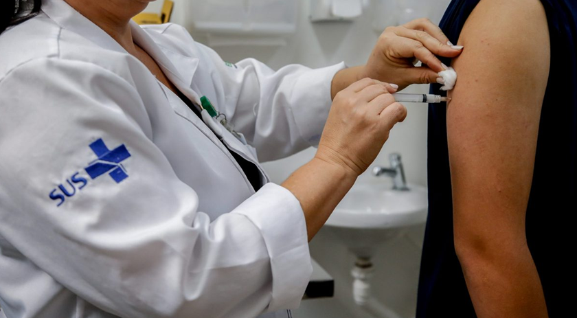 Vacinação contra a gripe em SC: veja data de início, grupos prioritários e estratégia para 2025