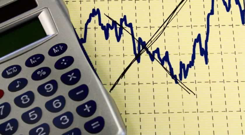 Setor de serviços interrompe sequência positiva e volta a recuar em fevereiro