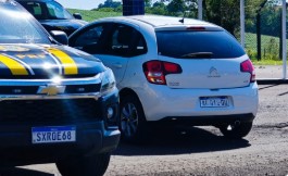 PRF de Maravilha aborda veículo da Argentina com irregularidade