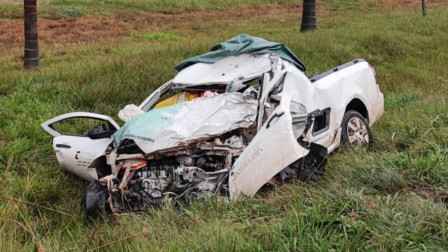 Motorista morre após colisão entre carro e caminhão na BR-282