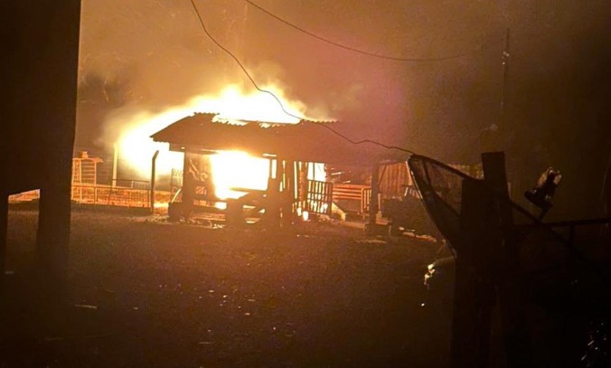 Proprietário consegue salvar animais de incêndio em galpão no Meio-Oeste