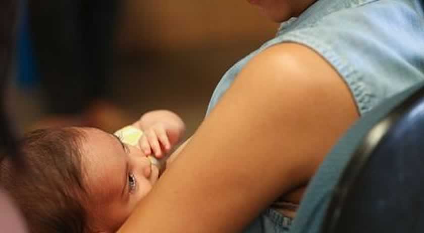 Projeto de lei prevê que cuidado com os filhos conte como tempo para mãe se aposentar