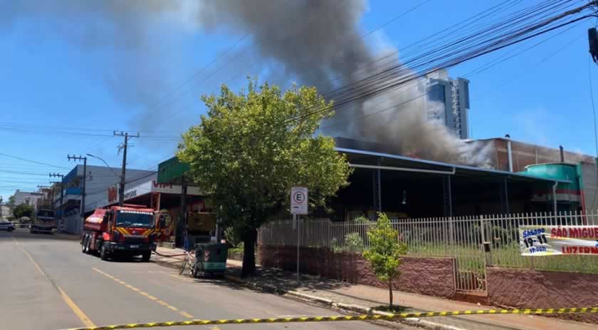 Incêndio destrói depósito do Super Vipi