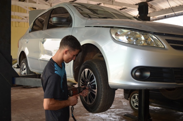 Revisão de férias: o que conferir no seu carro antes de viajar
