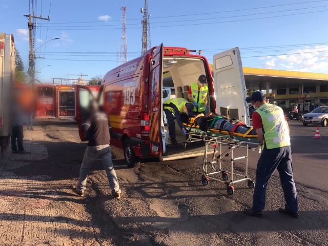 Colisão traseira deixa motociclista ferido na Willy Barth