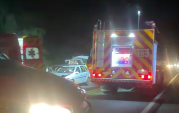 Colisão entre carro e caminhão deixa dois feridos na BR-282