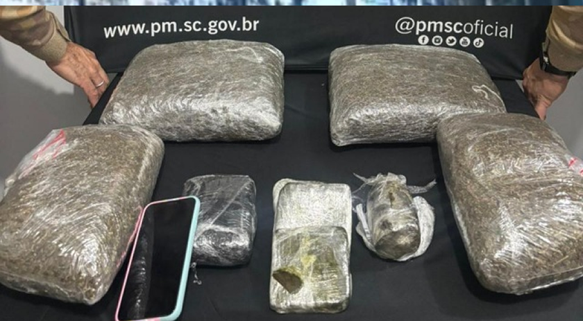 PM prende duas pessoas por tráfico de drogas durante fiscalização de ônibus