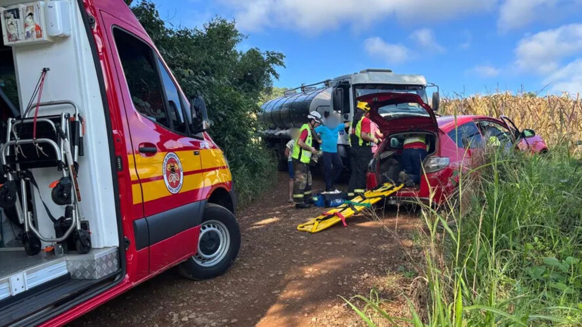 Colisão entre caminhão e carro deixa feridos na Linha São Donato