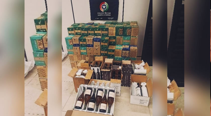 Mais de 60 garrafas de vinho e 2 mil frascos de desodorante descaminhados foram apreendidos no interior do município