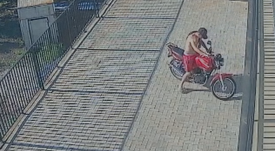 Motocicleta é furtada em frente a residência