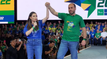 Carol de Toni e Carlos Bolsonaro são eleitos senadores por Santa Catarina