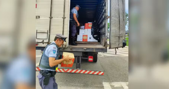 Caminhão carregado em Barracão é apreendido em SP com mais de R$ 4 milhões em produtos ilegais