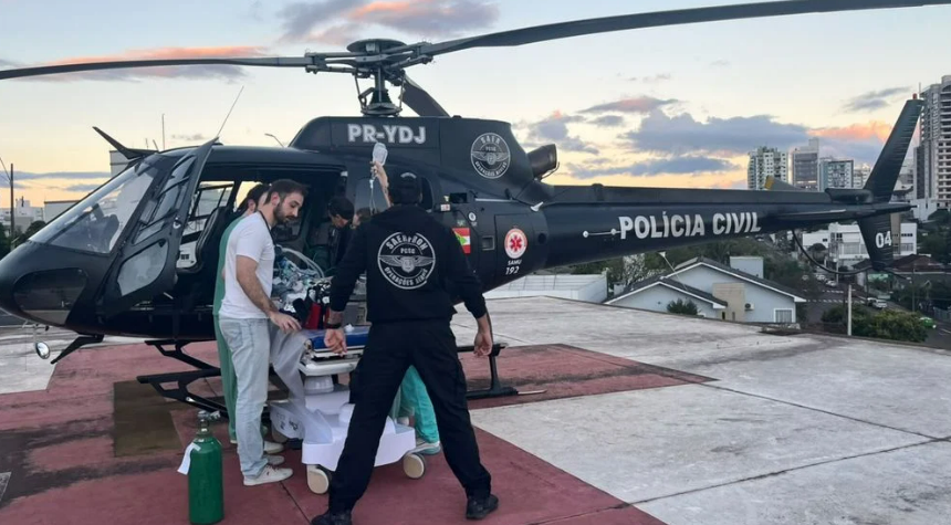Criança de três anos com queimaduras é transferida de helicóptero