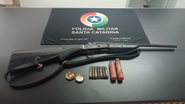 PM cumpre de mandado de prisão e posse irregular de arma de fogo