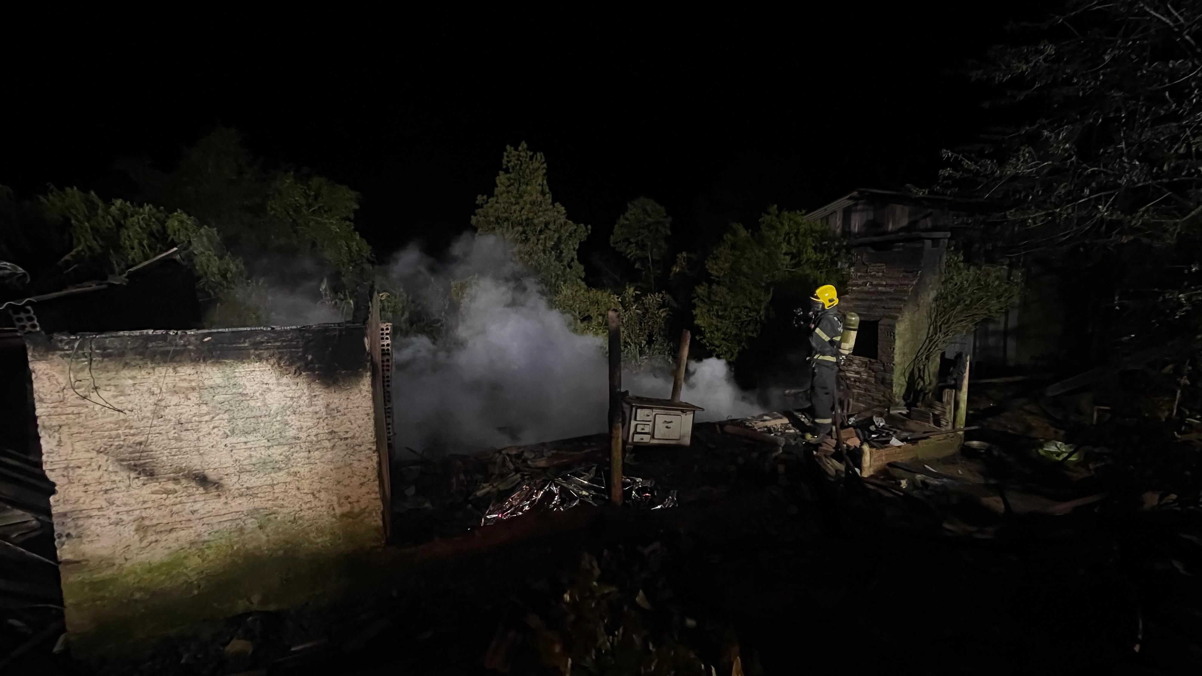 Homem morre em incêndio no interior de Chapecó