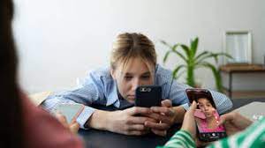 Vício em celular diminui capacidade criativa, conclui estudo