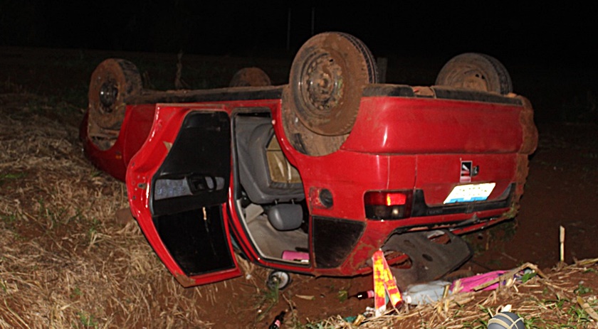 Motorista capota veículo na madrugada e é preso por embriaguez ao volante
